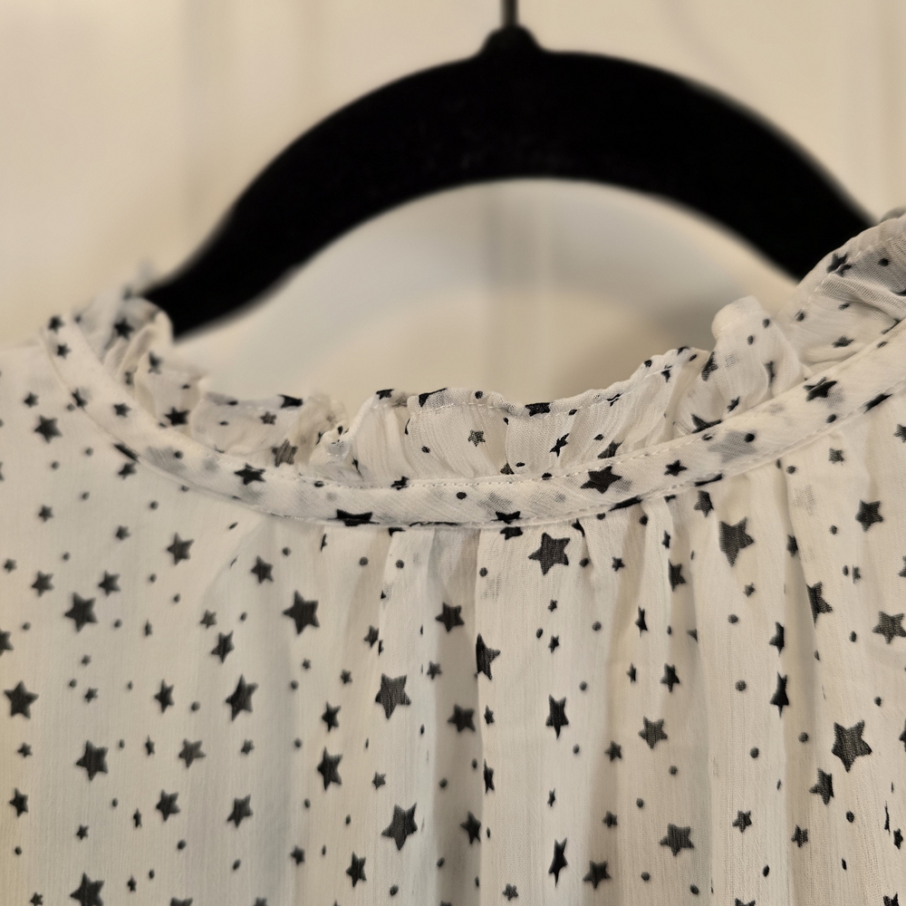 Star Print, Cap-sleeve Blouse - Picture 6 of 6